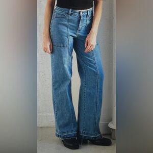 💙Mid Rise Jeans- Fitted Waist, Straight Leg, Patch pockets, Front seam, raw hem